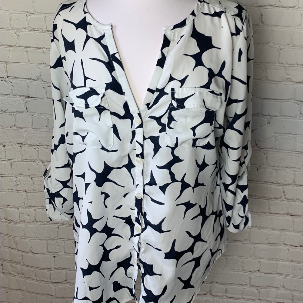 New York & Co. v-neck blouse - Picture 2 of 5